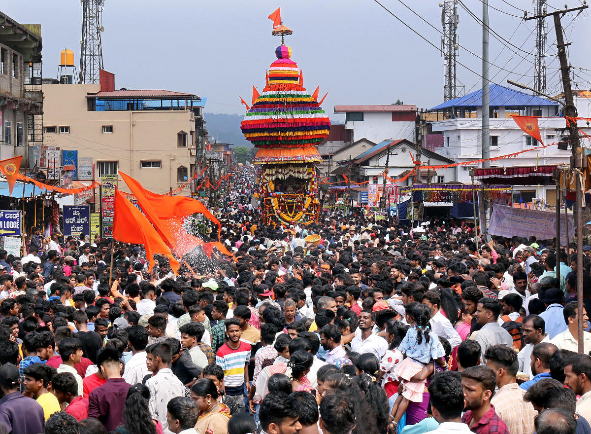 ಸಕಲೇಶಪುರದಲ್ಲಿ ಶನಿವಾರ ನಡೆದ ಸಕಲೇಶ್ವರಸ್ವಾಮಿ ರಥೋತ್ಸವದಲ್ಲಿ ಪಾಲ್ಗೊಂಡಿದ್ದ ಭಕ್ತರು