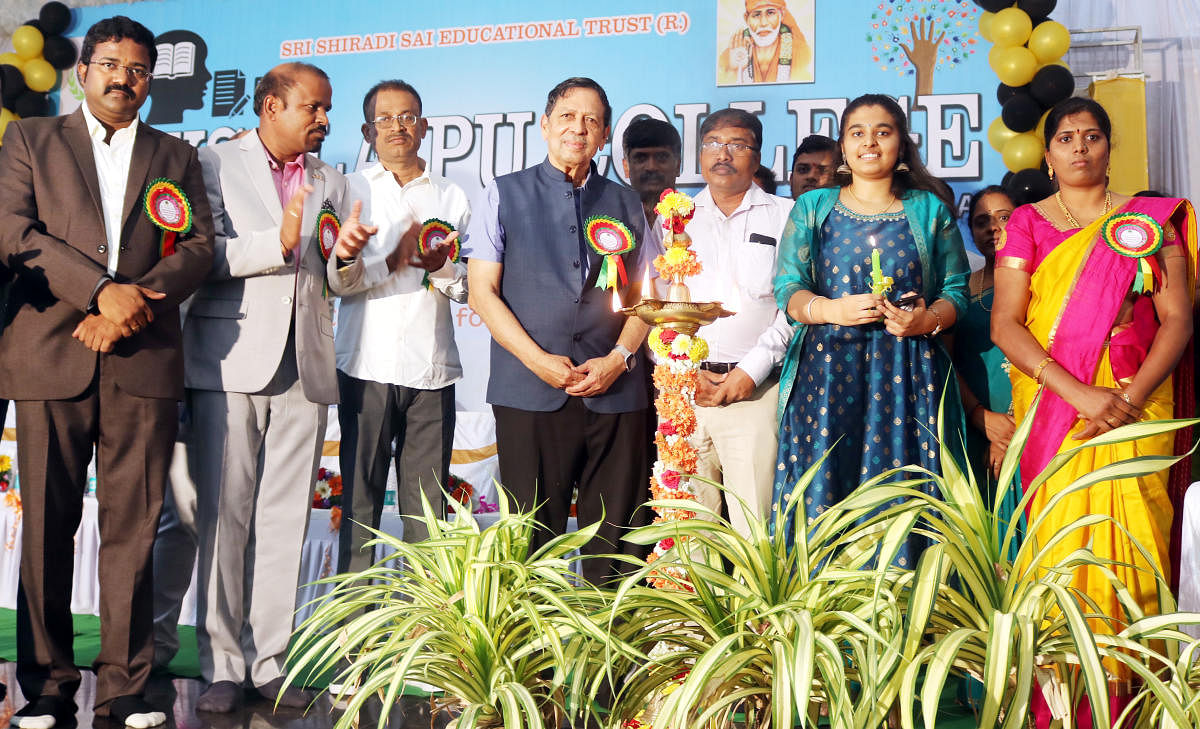 ಕಲಾ ಉತ್ಸವವನ್ನು ಎನ್.ಸಂತೋಷ್‍ ಹೆಗ್ಡೆ ಉದ್ಘಾಟಿಸಿದರು. ಟ್ರಸ್ಟ್‌ನ ಅಧ್ಯಕ್ಷ ಟಿ.ರಾಮಕೃಷ್ಣಪ್ಪ, ಕಾರ್ಯದರ್ಶಿ ಎನ್.ಜ್ಯೋತಿ, ಹೊಯ್ಸಳ ಪದವಿ ಪೂರ್ವ ಕಾಲೇಜಿನ ಪ್ರಾಂಶುಪಾಲ ಕೆ.ವಿ.ಗೌರಿಶಂಕರ್ ಇದ್ದರು