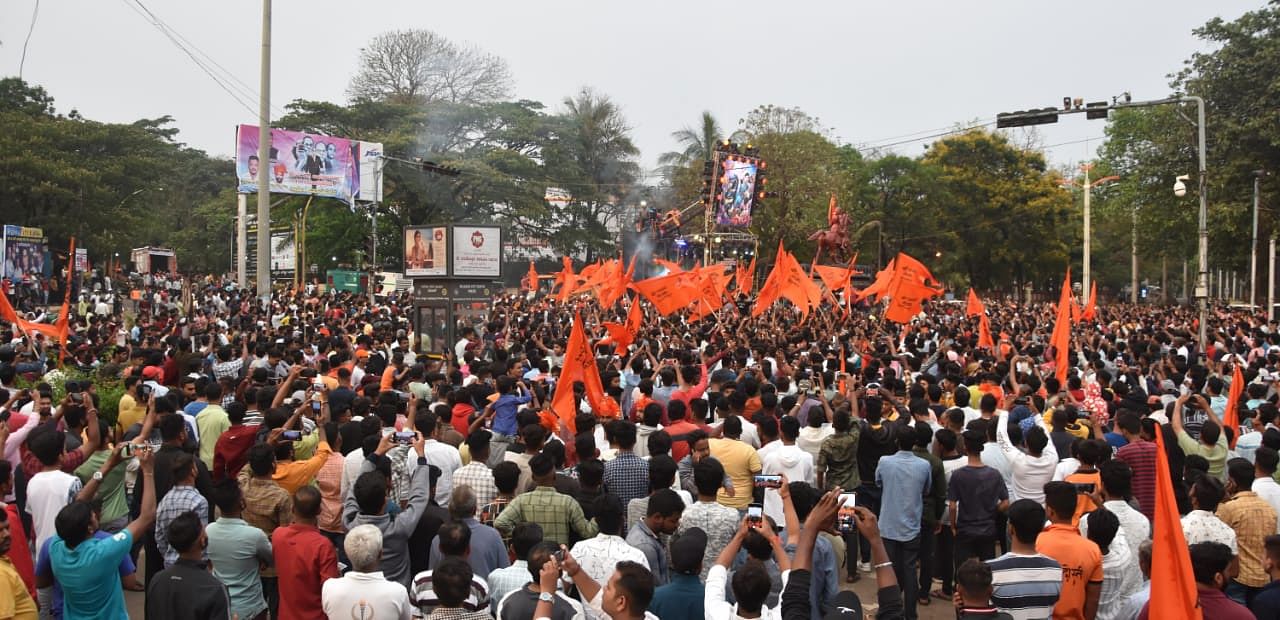 ಬೆಳಗಾವಿಯಲ್ಲಿ ಶ್ರೀರಾಮ ನವಮಿ ಅಂಗವಾಗಿ ಶ್ರೀರಾಮಸೇನಾ ಹಿಂದೂಸ್ತಾನ ಸಂಘಟನೆ ನೇತೃತ್ವದಲ್ಲಿ ಭಾನುವಾರ ನಡೆದ ಶೋಭಾಯಾತ್ರೆಯಲ್ಲಿ ನೂರಾರು ಮಂದಿ ಪಾಲ್ಗೊಂಡಿದ್ದರು. ಪ್ರಜಾವಾಣಿ ಚಿತ್ರ: ಏಕನಾಥ ಅಗಸಿಮನಿ