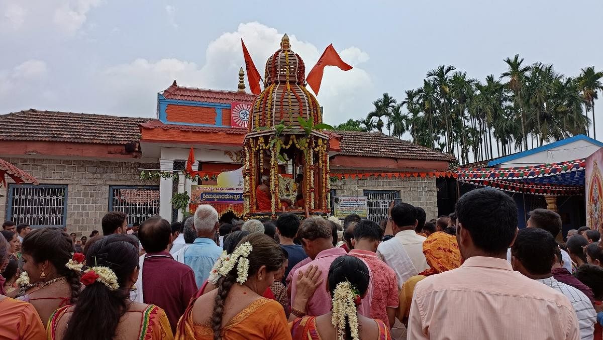 ಹೊಸನಗರ ತಾಲ್ಲೂಕಿನ ನಗರ ಗುಜರಿಪೇಟೆ ವೆಂಕಟರಮಣ ದೇಗುಲದ ರಥೋತ್ಸವ ಸೋಮವಾರ ಸಂಭ್ರಮದಿಂದ ನೆರವೇರಿತು