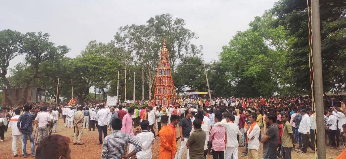 ಹುಮನಾಬಾದ್ ತಾಲ್ಲೂಕಿನ ಹುಡಗಿ ಗ್ರಾಮದಲ್ಲಿ ಕರಿಬಸವೇಶ್ವರ ರಥೋತ್ಸವ ಜರುಗಿತು