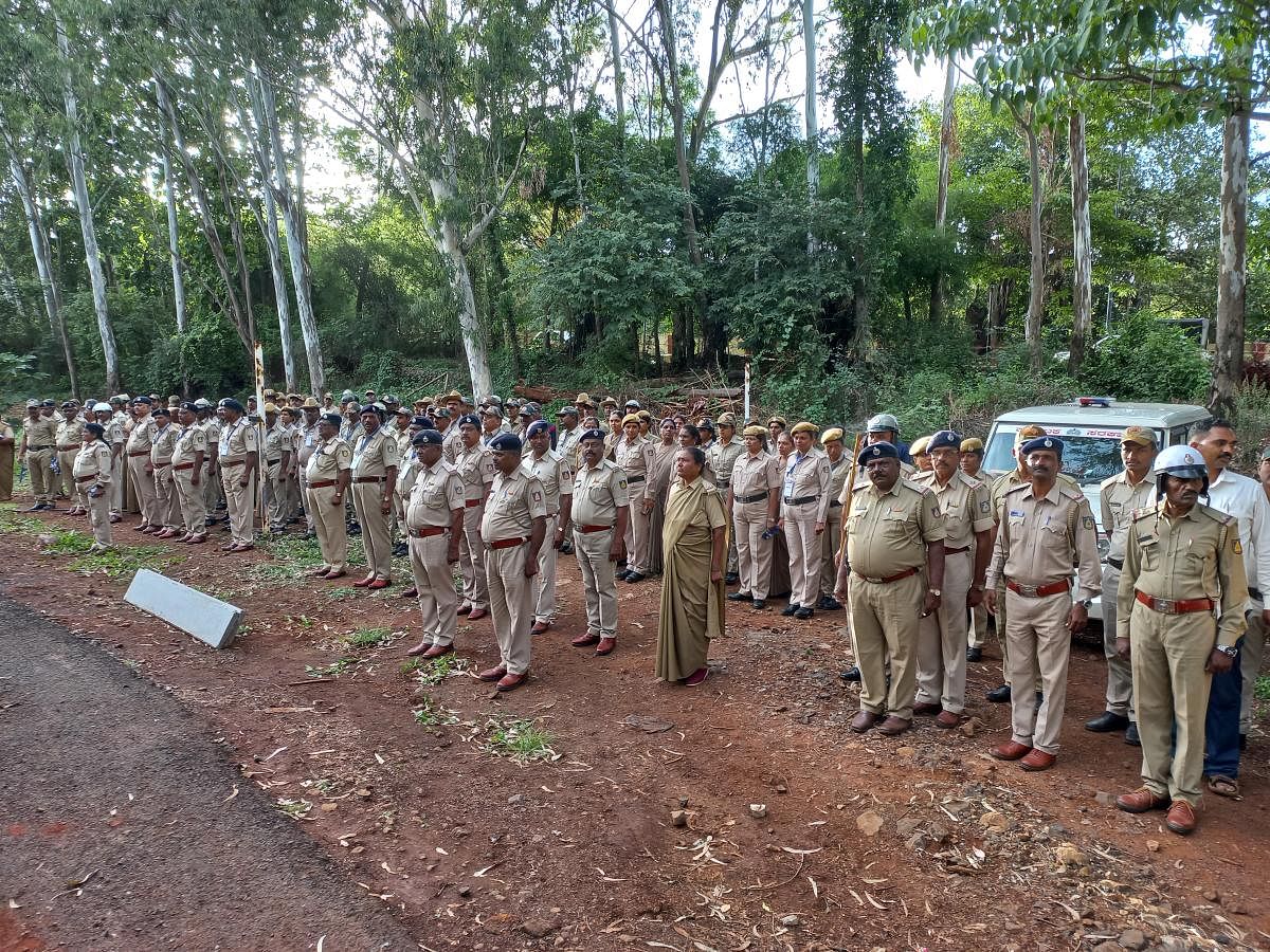 ಬೆಳಗಾವಿಯ ಜ್ಯೋತಿ ಕಾಲೇಜಿನಲ್ಲಿ ತೆರೆದ ವಿಧಾನ ಪರಿಷತ್‌ ಚುನಾವಣೆಯ ಮತ ಎಣಿಕೆ ಕೇಂದ್ರದಲ್ಲಿ ಮಂಗಳವಾರ ಪೊಲೀಸರಿಗೆ ಕರ್ತವ್ಯ ನಿಯೋಜನೆ ಮಾಡಲಾಯಿತು