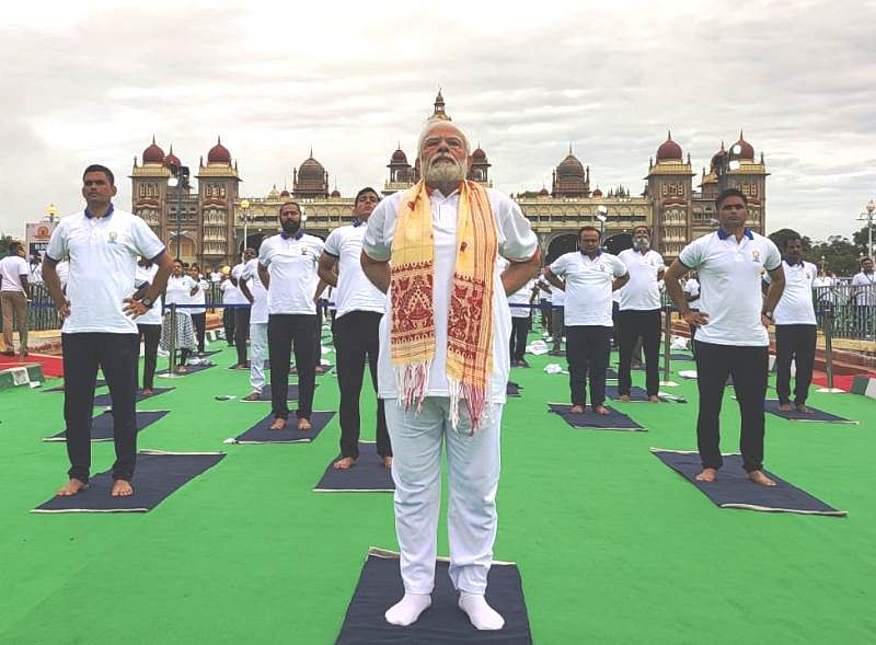 ಮೈಸೂರು ಅರಮನೆ ಆವರಣದಲ್ಲಿ ಯೋಗ ಮಾಡಿದ ಪ್ರಧಾನಿ ಮೋದಿ