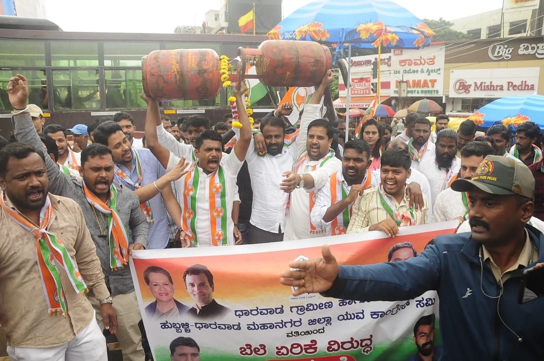 ಬೆಲೆ ಏರಿಕೆ ಖಂಡಿಸಿ ಕಾಂಗ್ರೆಸ್ ಪ್ರತಿಭಟನೆ