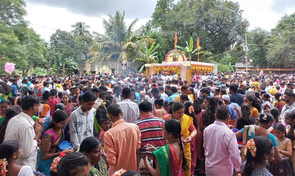 ಬೆಳಗಾವಿಯ ವಡಗಾವಿಯಲ್ಲಿರುವ ಮಂಗಾಯಿ ಜಾತ್ರೆಗೆ ಮಂಗಳವಾರ ಅಪಾರ ಸಂಖ್ಯೆಯ ಭಕ್ತರು ಸೇರಿದರು