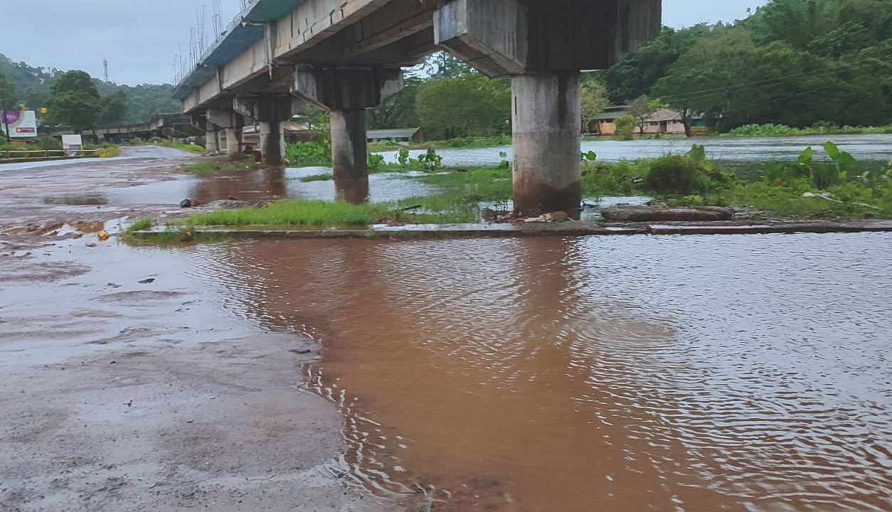 ಕೊಡಗು ಜಿಲ್ಲೆಯ ಭಾಗಮಂಡಲ–ನಾಪೋಕ್ಲು ರಸ್ತೆ