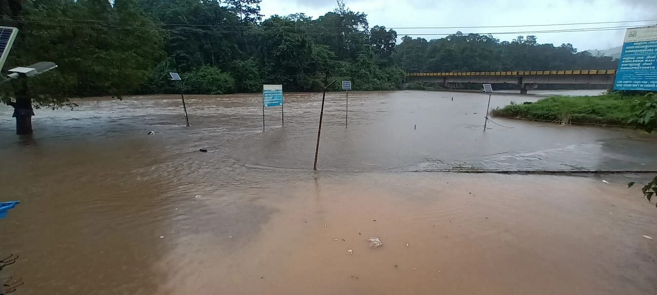 ಕುಕ್ಕೆಯಲ್ಲಿ ಸ್ನಾನ ಘಟ್ಟ ಮುಳುಗಡೆ