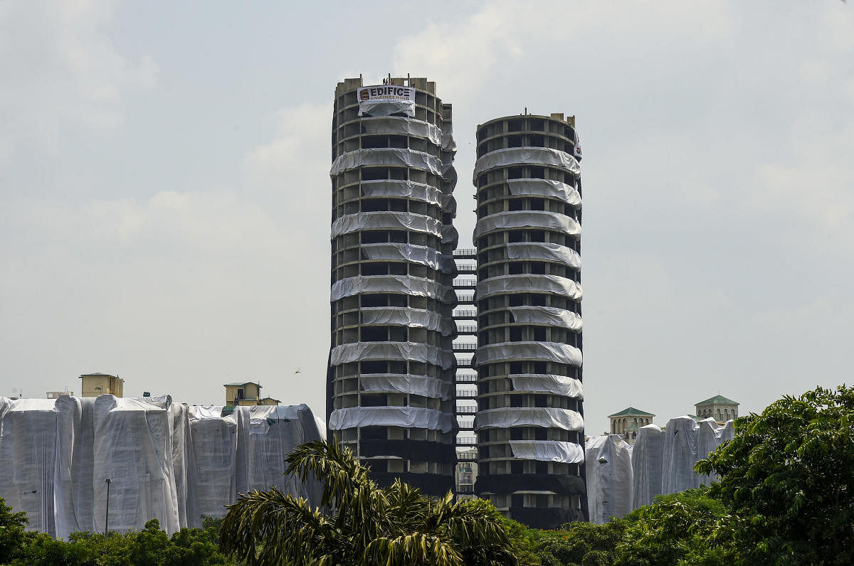 ನೆಲಸಮಗೊಳ್ಳಲಿರುವ ಅವಳಿ ಕಟ್ಟಡ 