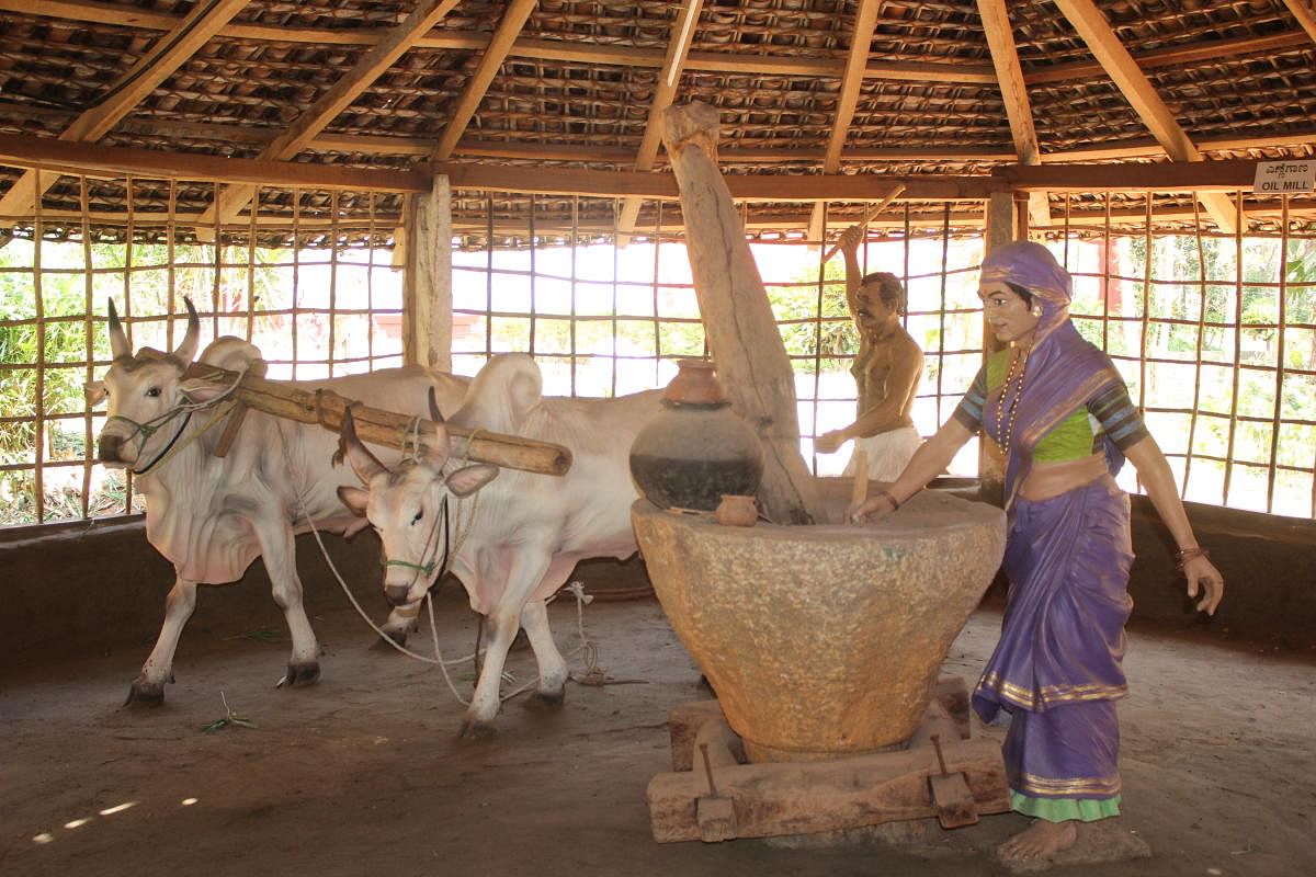 ಜಾನಪದ ಲೋಕದಲ್ಲಿನ ಜನಾಕರ್ಷಣೆಯ ಕಲಾಕೃತಿಗಳು