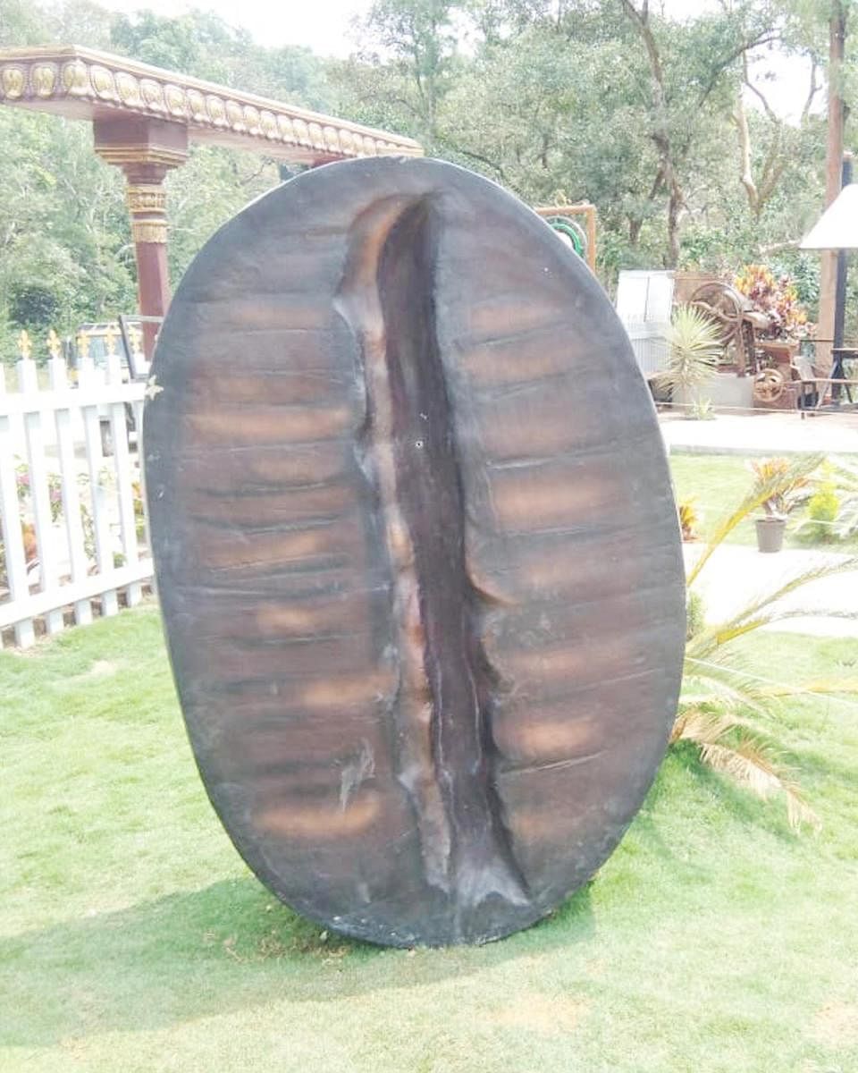ಸಿದ್ಧಾರ್ಥವನದಲ್ಲಿರುವ ಕಾಫಿ ಬೀಜದ ಪ್ರತಿಮೆ