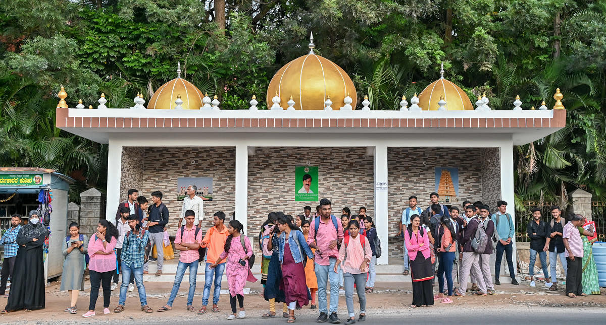 ಮೈಸೂರಿನ ಊಟಿ ರಸ್ತೆಯಲ್ಲಿ ಜೆಎಸ್ಎಸ್ ಕಾಲೇಜು ಬಳಿ ನೂತನವಾಗಿ ನಿರ್ಮಿಸಿರುವ ಬಸ್ ನಿಲ್ದಾಣ/ ಪ್ರಜಾವಾಣಿ ಚಿತ್ರ