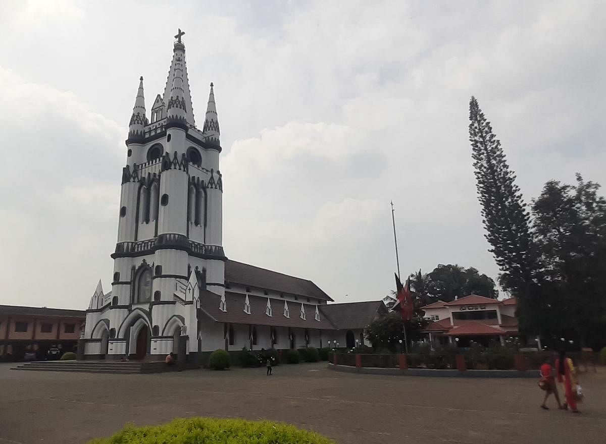 ವಿರಾಜಪೇಟೆಯ ಸಂತ ಅನ್ನಮ್ಮ ಚರ್ಚ್