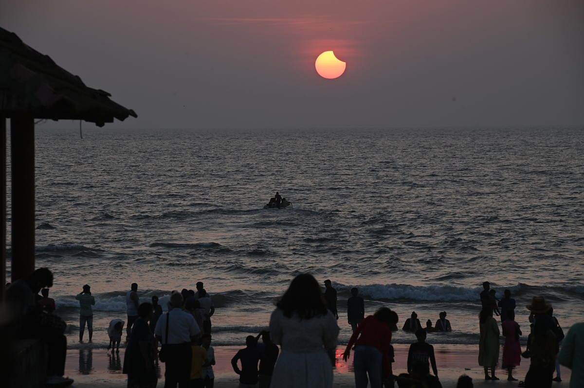 ಕಡಲತೀರದಲ್ಲಿ ಮುಸ್ಸಂಜೆಯ ಸಂಭ್ರಮ