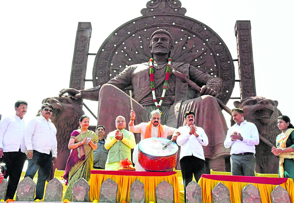 ಬೆಳಗಾವಿಯ ರಾಜಹಂಸಗಡ ಕೋಟೆಯಲ್ಲಿ ಶಿವಾಜಿಯ ಪ್ರತಿಮೆಯನ್ನು ಮುಖ್ಯಮಂತ್ರಿ ಬಸವರಾಜ ಬೊಮ್ಮಾಯಿ ಅವರು ಮಾರ್ಚ್‌ 2ರಂದು ಉದ್ಘಾಟಿಸಿದರು