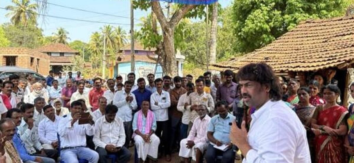 ಸೊರಬ ತಾಲ್ಲೂಕಿನ ಗುಡವಿ ಗ್ರಾಮದಲ್ಲಿ ಭಾನುವಾರ ಕಾಂಗ್ರೆಸ್ ಪ್ರಚಾರ ಸಭೆಯಲ್ಲಿ ಕೆಪಿಸಿಸಿ ಹಿಂದುಳಿದ ವರ್ಗಗಳ ಅಧ್ಯಕ್ಷ ಮಧು ಬಂಗಾರಪ್ಪ ಮಾತನಾಡಿದರು