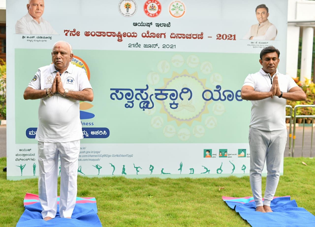 ಯೋಗ ದಿನಾಚರಣೆಯಲ್ಲಿ ಯಡಿಯೂರಪ್ಪ, ಡಾ. ಸುಧಾಕರ್